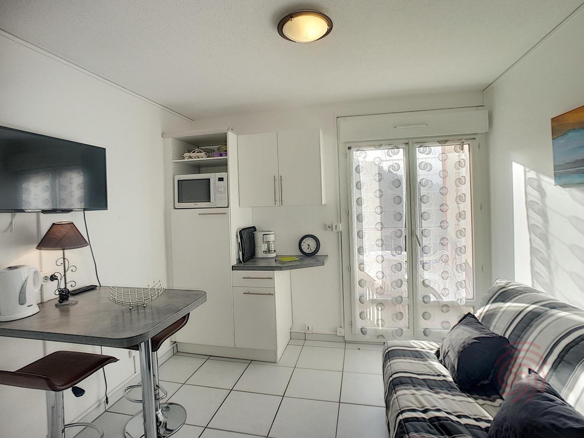Studio Renove Avec Balcon, Animaux Acceptes, Wifi, A 650M Des Thermes - Fr-1-451-92 ลามาลูส์-เลส์-แบ็งส์ ภายนอก รูปภาพ
